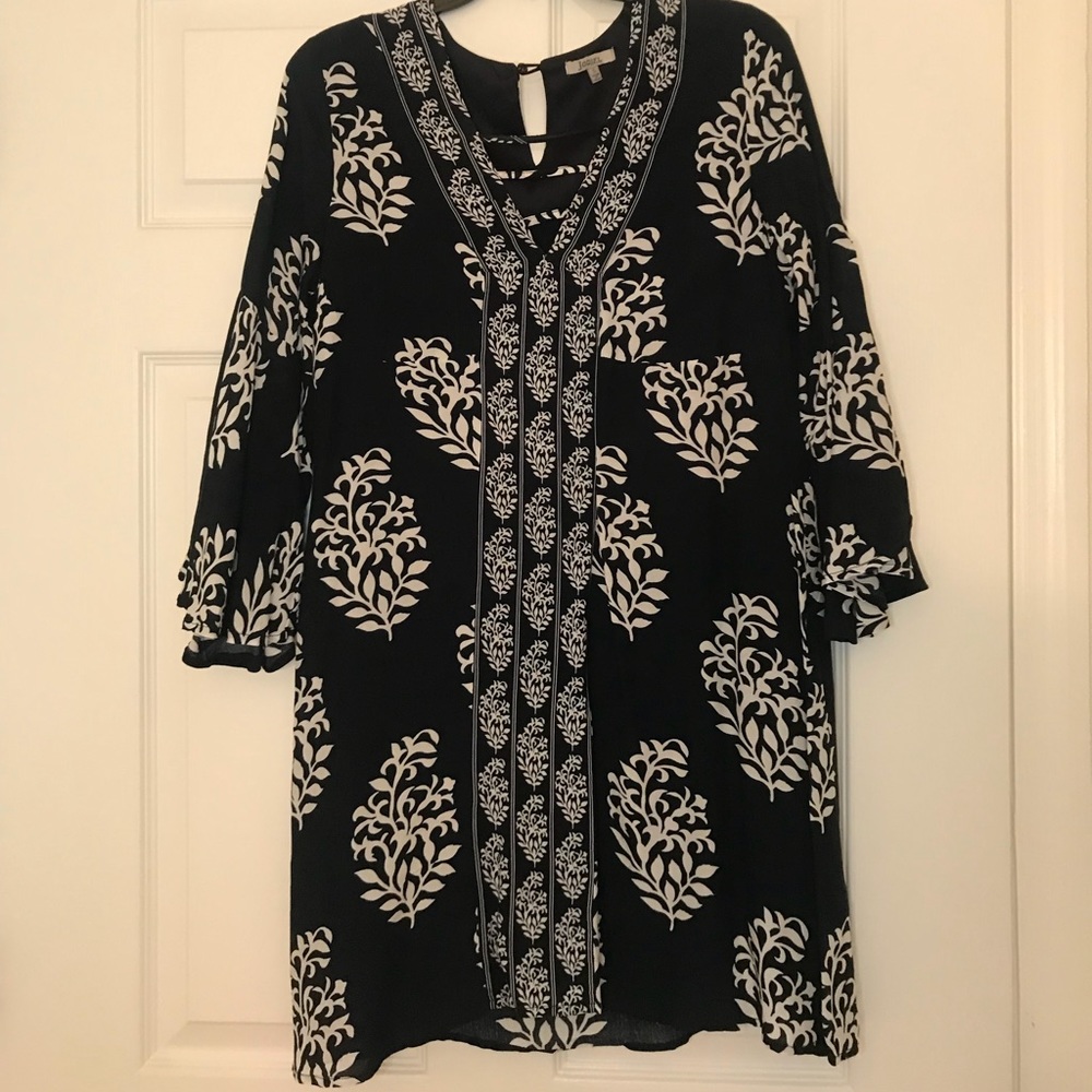 Bell sleeve patterned dress